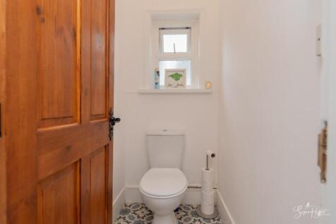 First Floor Cloakroom