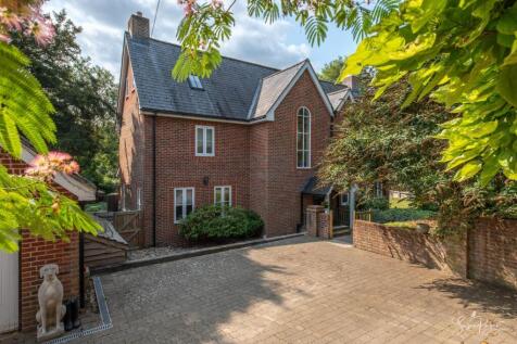 Welcome to 3 Clatterford Road