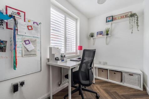 1368989-18-68f206...