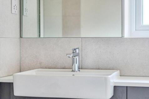 1364813-5-68fa41b...