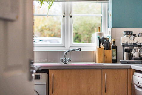 1372393-6-690e127...