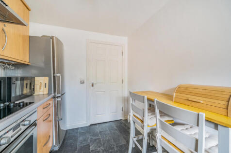 1372393-7-690e128...