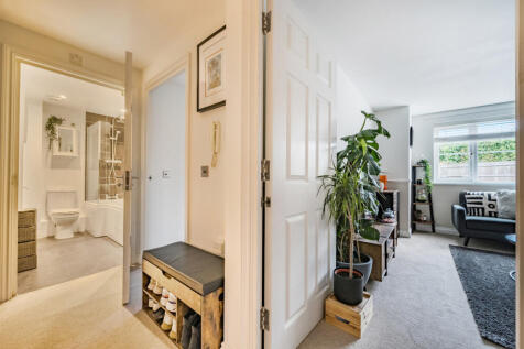 1372393-3-690e125...