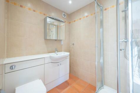 En Suite to Bedroom 