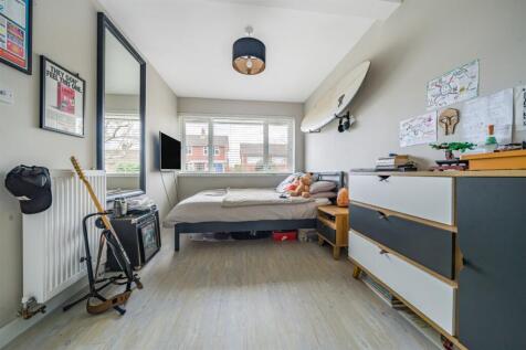 Bedroom/Reception Ro