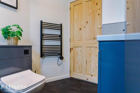 Bathroom 1.jpg