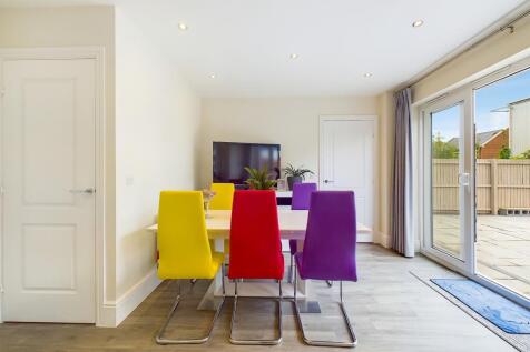 10 Farro Drive - Kitchen Diner1