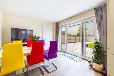 10 Farro Drive - Kitchen Diner