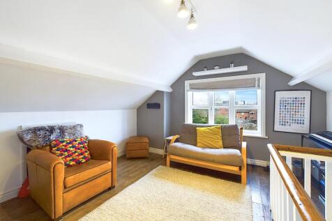 Leeds Road - Arttic Room1