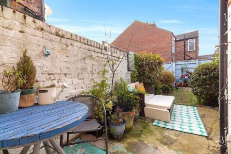 8 Ratcliffe - Garden