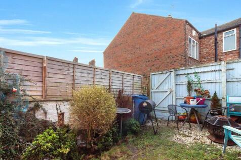 8 Ratcliffe - Garden1