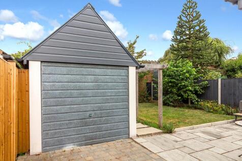 7 Pennine - Garage