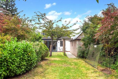 7 Pennine - Garden1
