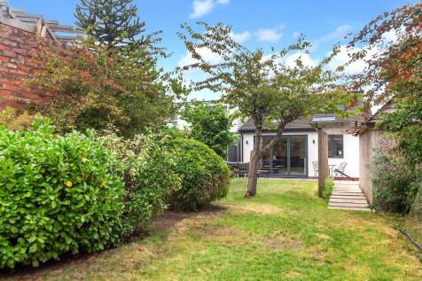 7 Pennine - Garden2