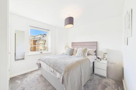 CAM03162G0-PR0345-STILL005