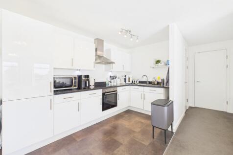 CAM03162G0-PR0345-STILL021