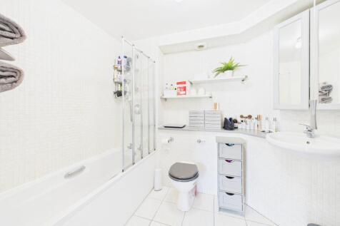 CAM03162G0-PR0345-STILL009