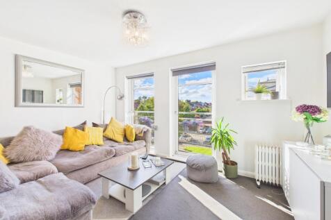 CAM03162G0-PR0345-STILL016