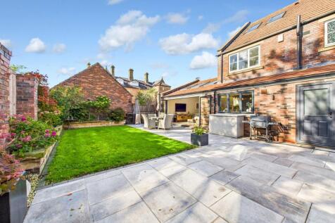 CAM03162G0-PR0340-STILL096-1