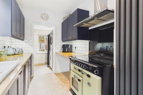 CAM03162G0-PR0344-STILL002