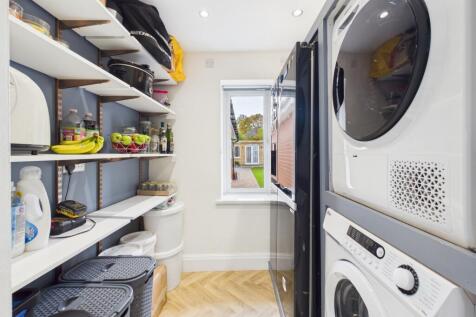 CAM03162G0-PR0344-STILL003