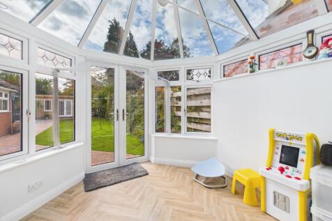 CAM03162G0-PR0344-STILL009