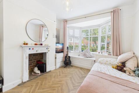 CAM03162G0-PR0344-STILL010