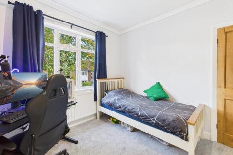 CAM03162G0-PR0344-STILL015