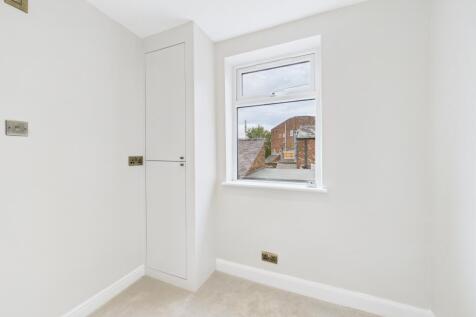 CAM03162G0-PR0343-STILL011