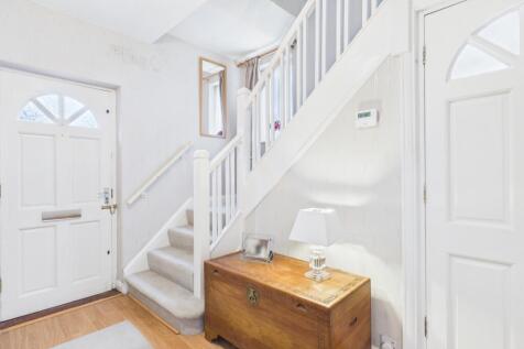 CAM03162G0-PR0353-STILL024