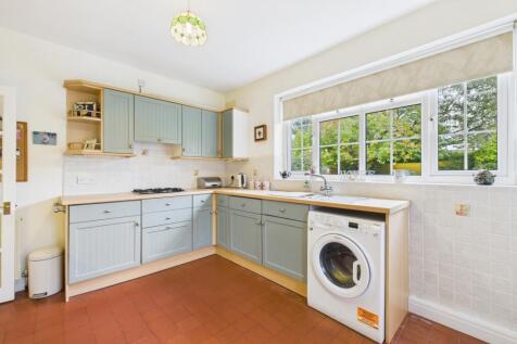 CAM03162G0-PR0352-STILL014