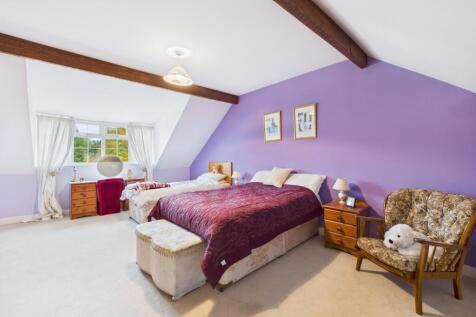 CAM03162G0-PR0352-STILL027