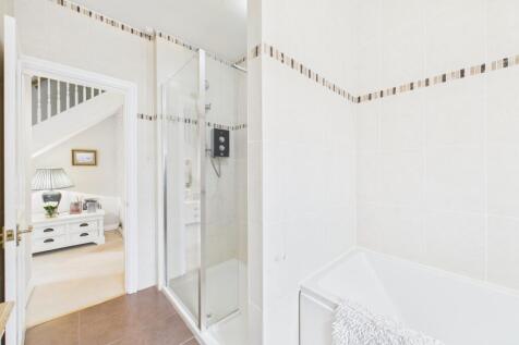 CAM03162G0-PR0352-STILL018