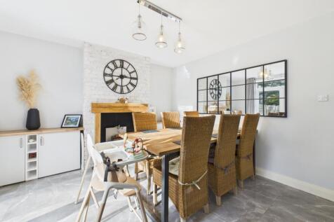 CAM03162G0-PR0357-STILL016