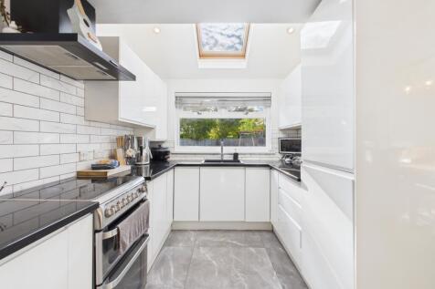 CAM03162G0-PR0357-STILL019