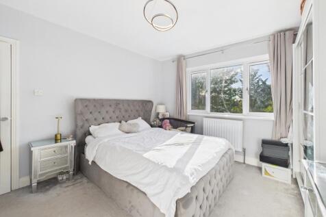 CAM03162G0-PR0357-STILL005