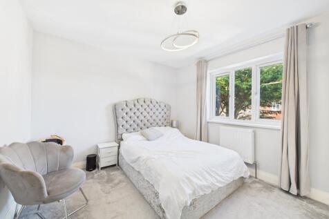 CAM03162G0-PR0357-STILL008