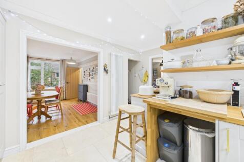 CAM03162G0-PR0367-STILL019