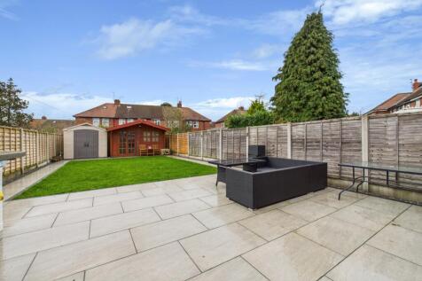 CAM03162G0-PR0370-STILL039