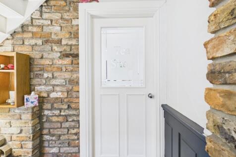 CAM03162G0-PR0364-STILL012