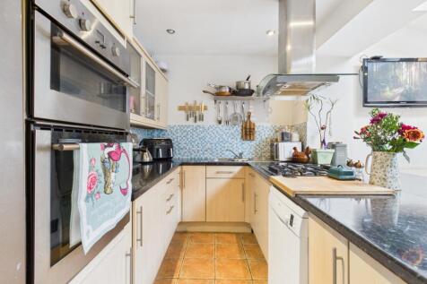 CAM03162G0-PR0364-STILL014