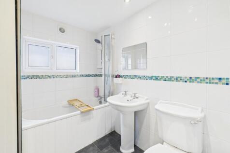 CAM03162G0-PR0364-STILL021