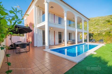 Side view and pool