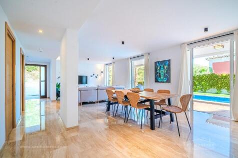 View of lounge/diner