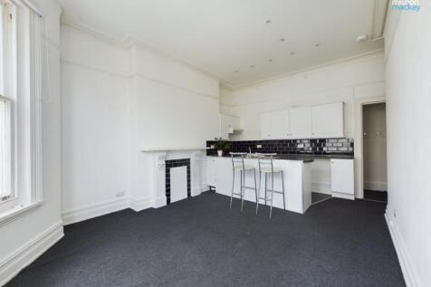 Living/Kitchen Area