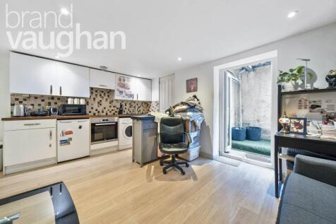 Open Plan Living/Kit