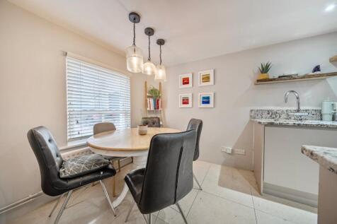 Kitchen/Dining Area