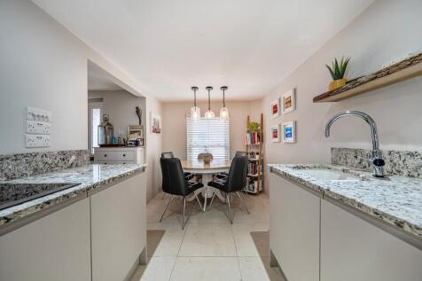 Kitchen/Dining Area