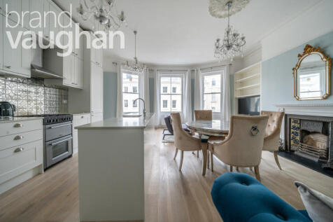Living/Kitchen Area