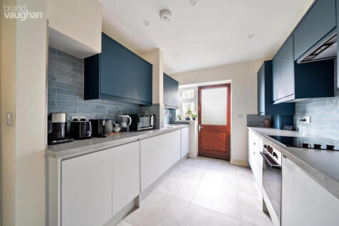 8483feac-992a-482...